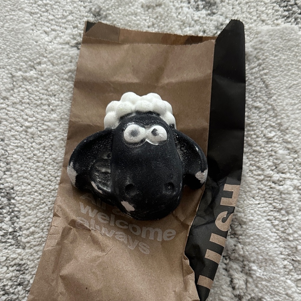 Lush sheep limited edition bath bomb